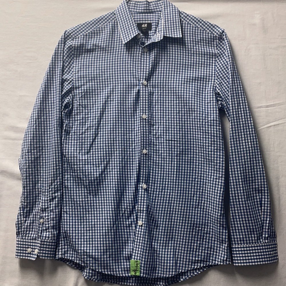 H&M Slim Fit, Plaid Dress shirt like new fresh from cleaners dress shirt Size M
